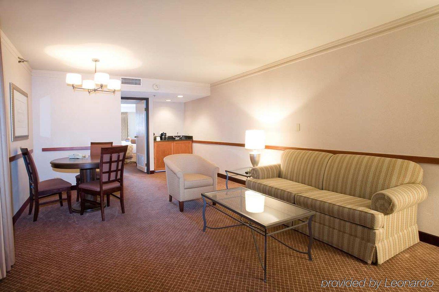 Embassy Suites By Hilton Chicago Schaumburg Woodfield Екстер'єр фото